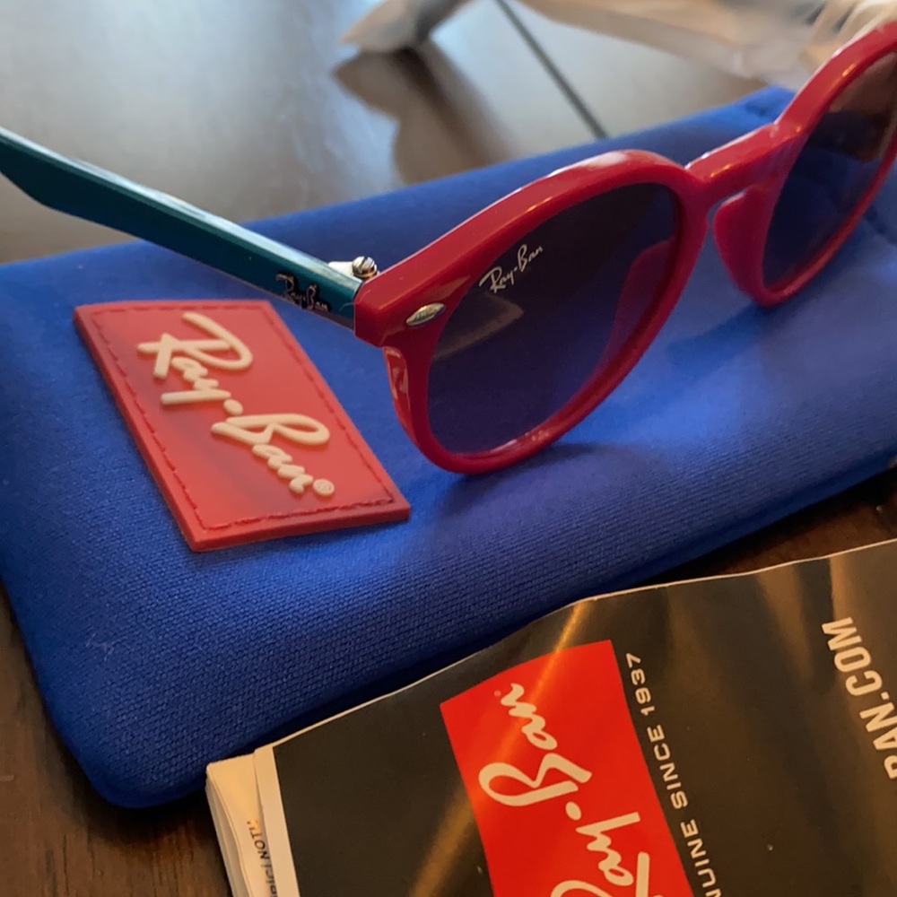 New Children’s Red and Blue Ray-Ban Sunglasses - Picture 2 of 6